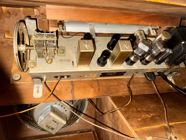 Electrohome Vintage Radio image indicator(6)