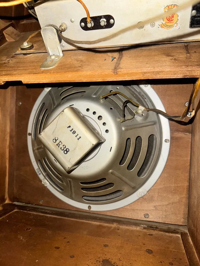 Electrohome Vintage Radio image indicator(8)