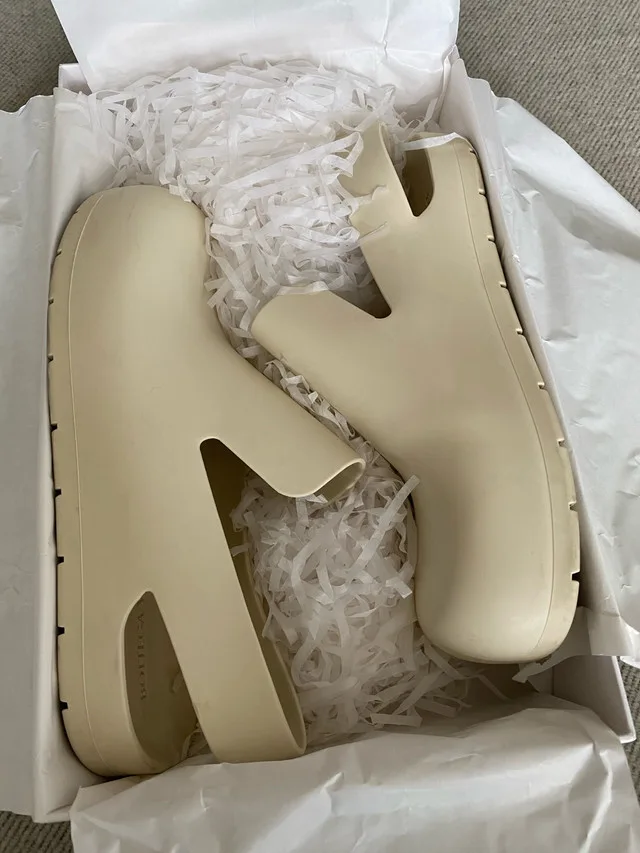 Bottega Veneta White Ribber Puddle Loafers Size 42 image indicator(2)