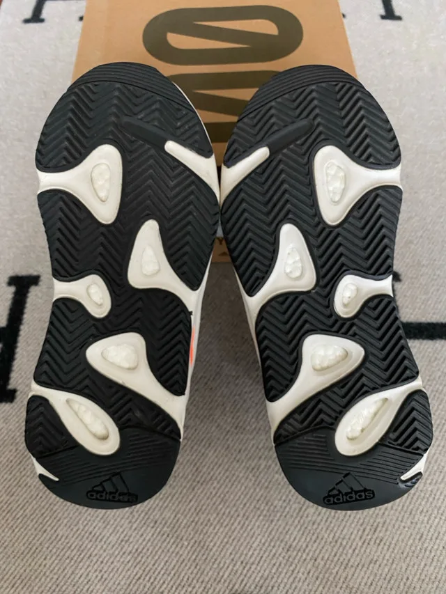 Adidas Yeezy Boost 700 Wave Runner OG Size US9 image indicator(8)