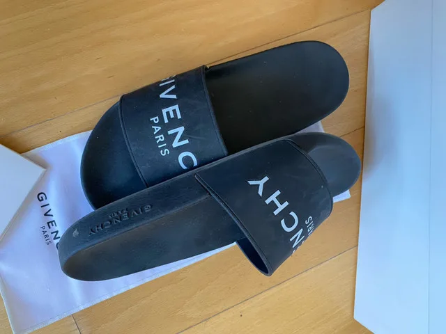 Givenchy Logo Slide Size 42 image indicator(3)