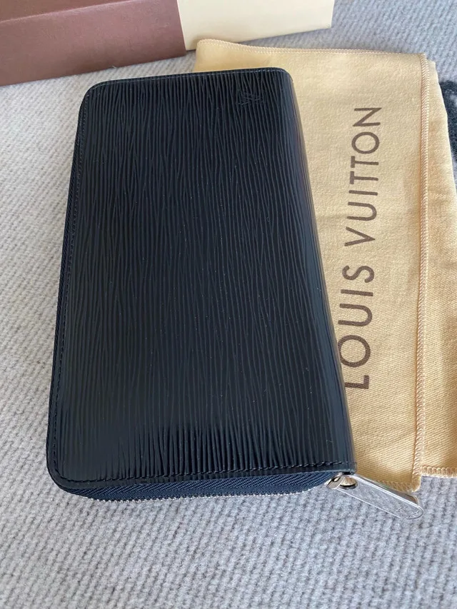Louis Vuitton Zippy Wallet thumbnail