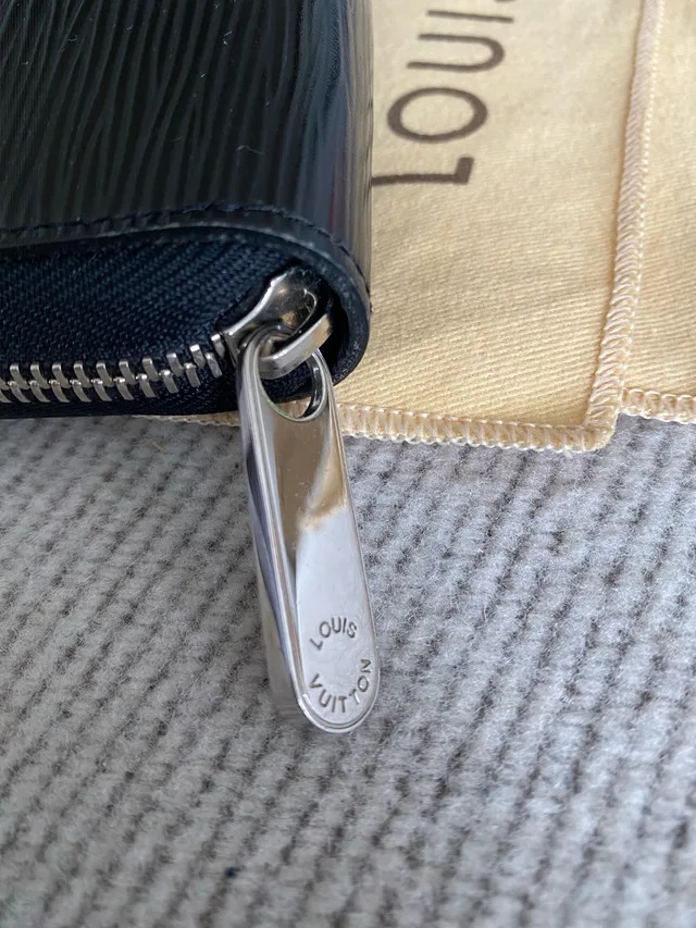 Louis Vuitton Zippy Wallet image indicator(3)