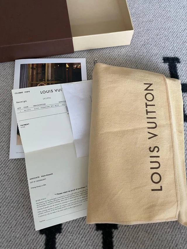 Louis Vuitton Zippy Wallet image indicator(7)