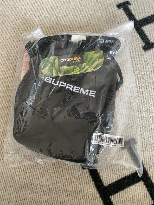 Supreme FW22 Shoulder Bag Black thumbnail