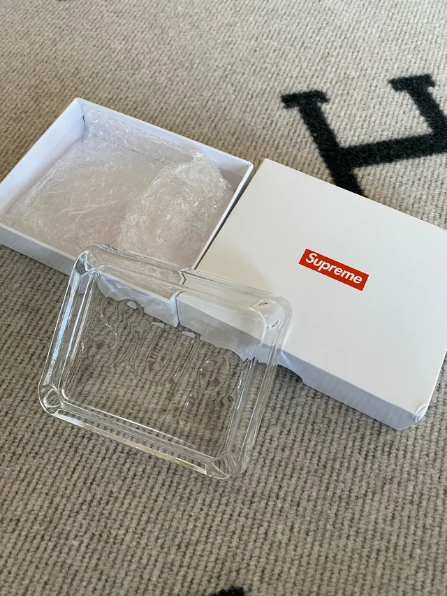 Supreme Debossed Glass Ashtray image indicator(2)