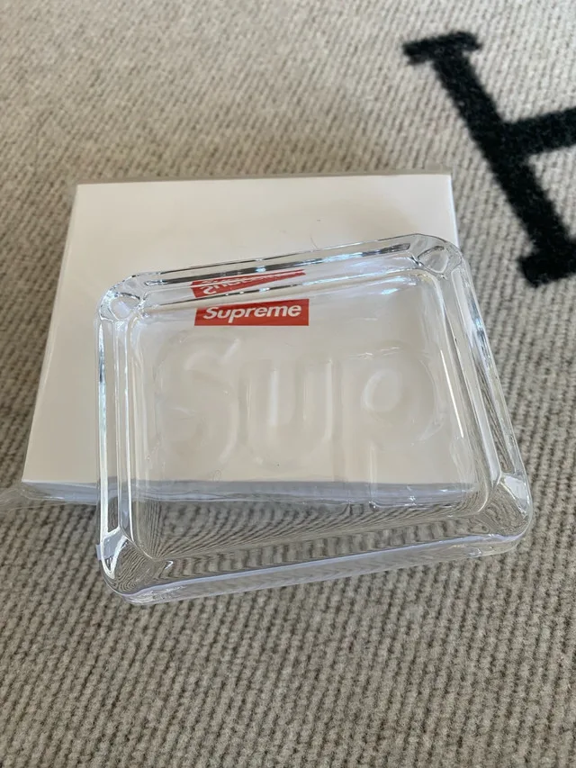 Supreme Debossed Glass Ashtray image indicator(3)