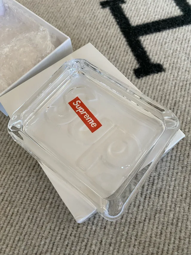 Supreme Debossed Glass Ashtray image indicator(5)