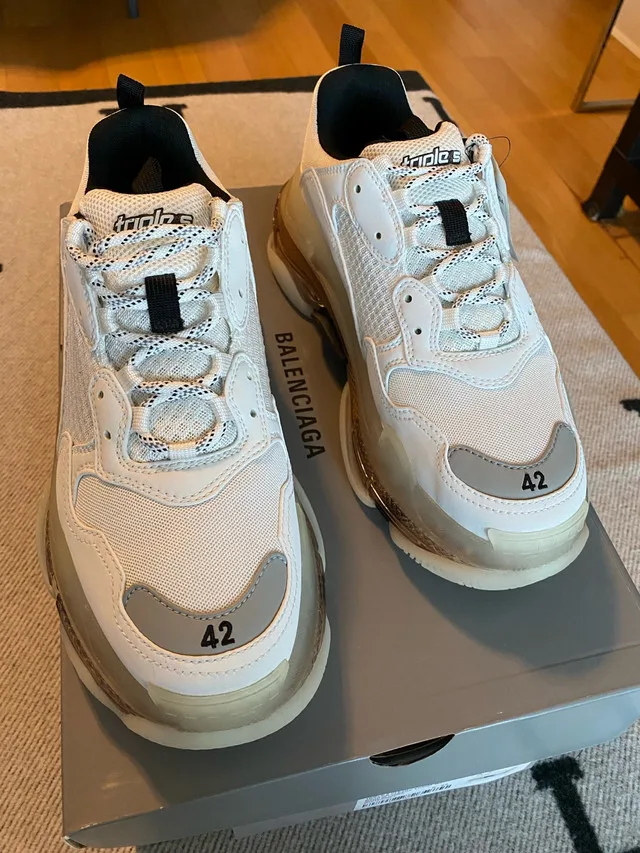 Balenciaga Men’s Triple S Clear Sole Sneaker 42 thumbnail
