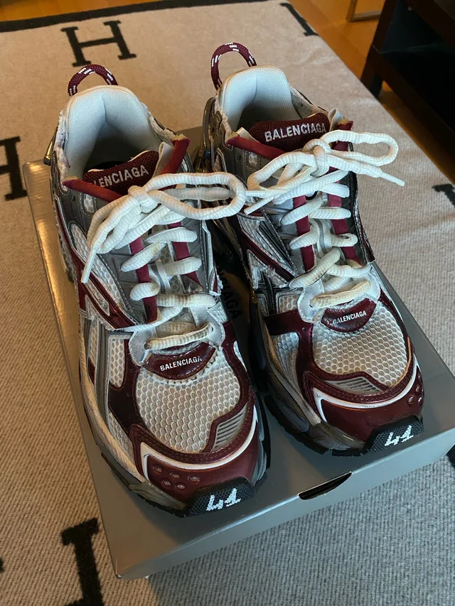 Balenciaga Men’s Runner Sneaker Size 41 thumbnail