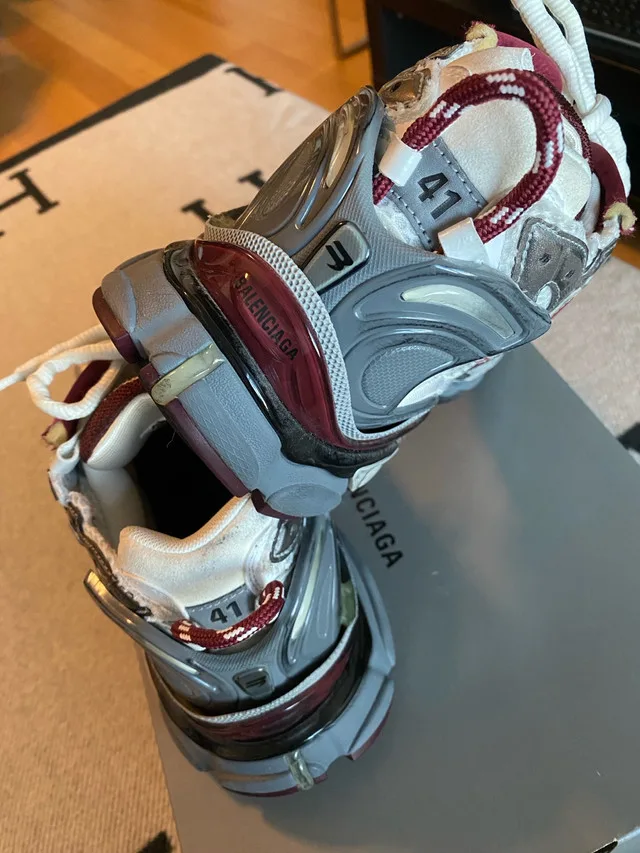 Balenciaga Men’s Runner Sneaker Size 41 image indicator(5)