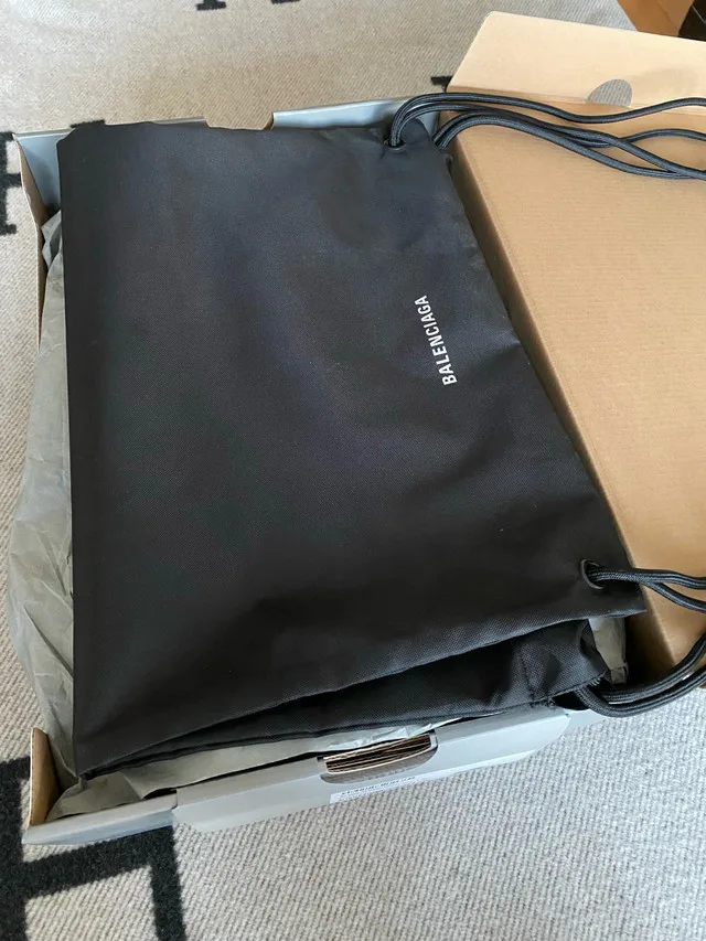 Balenciaga Men’s Track Sneaker Navy Size 42 image indicator(8)