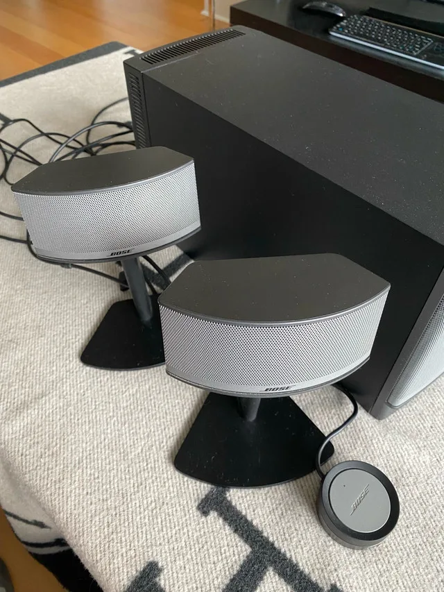 Bose Companion 5 Multimedia Speaker System thumbnail