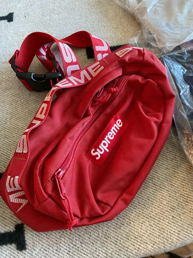 Supreme Backpack Shoulder Bags sale image indicator(3)