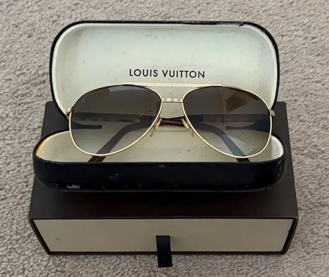 Authentic Louis Vuitton Attitude Pilote Sunglasses for sale image indicator(2)