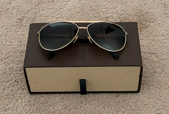 Authentic Louis Vuitton Attitude Pilote Sunglasses for sale image indicator(3)