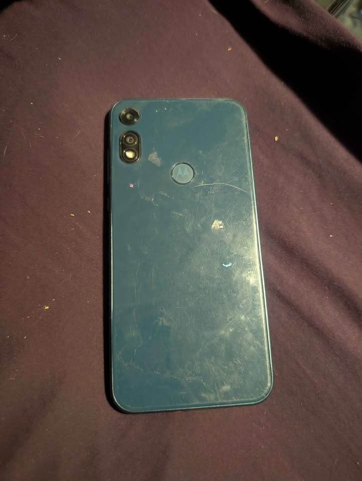 32GB Unlocked Motorola E 2020 - photo 2