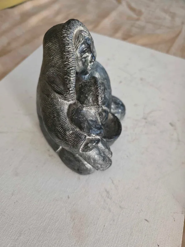 Inuit sculpture mother and child image indicator(3)