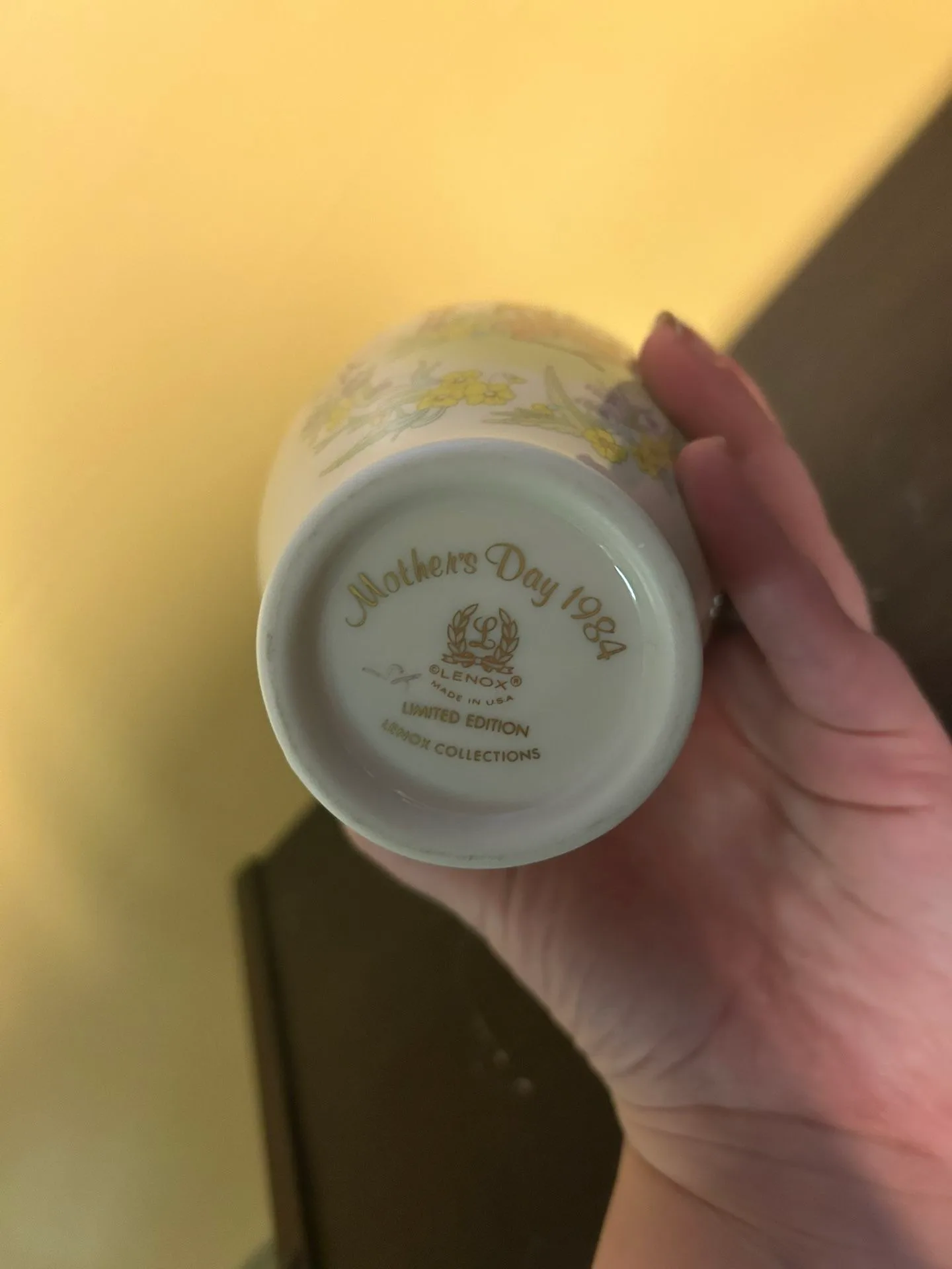 Lenox Mother's Day 1984 Limited Edition Vase image indicator(3)