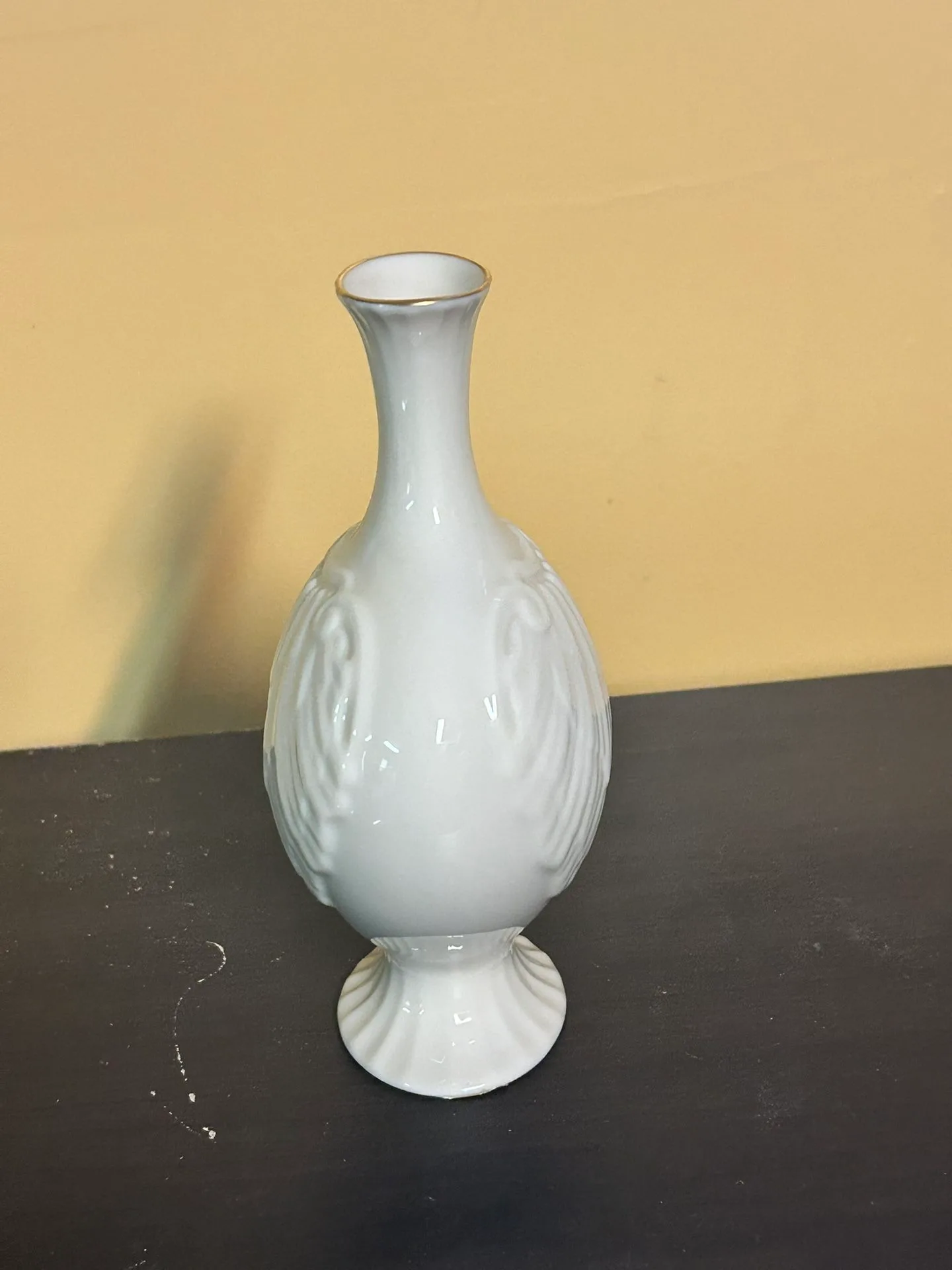 Lenox Aegean Bud Vase, 24k Gold Accents image indicator(2)