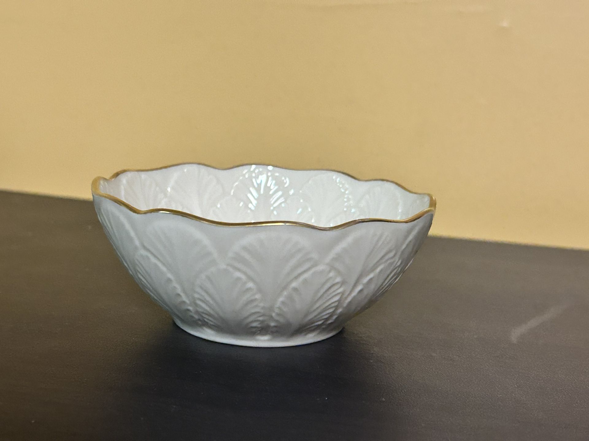 Lenox Ivory Scalloped Bowl, Hand Decorated Gold Accents
