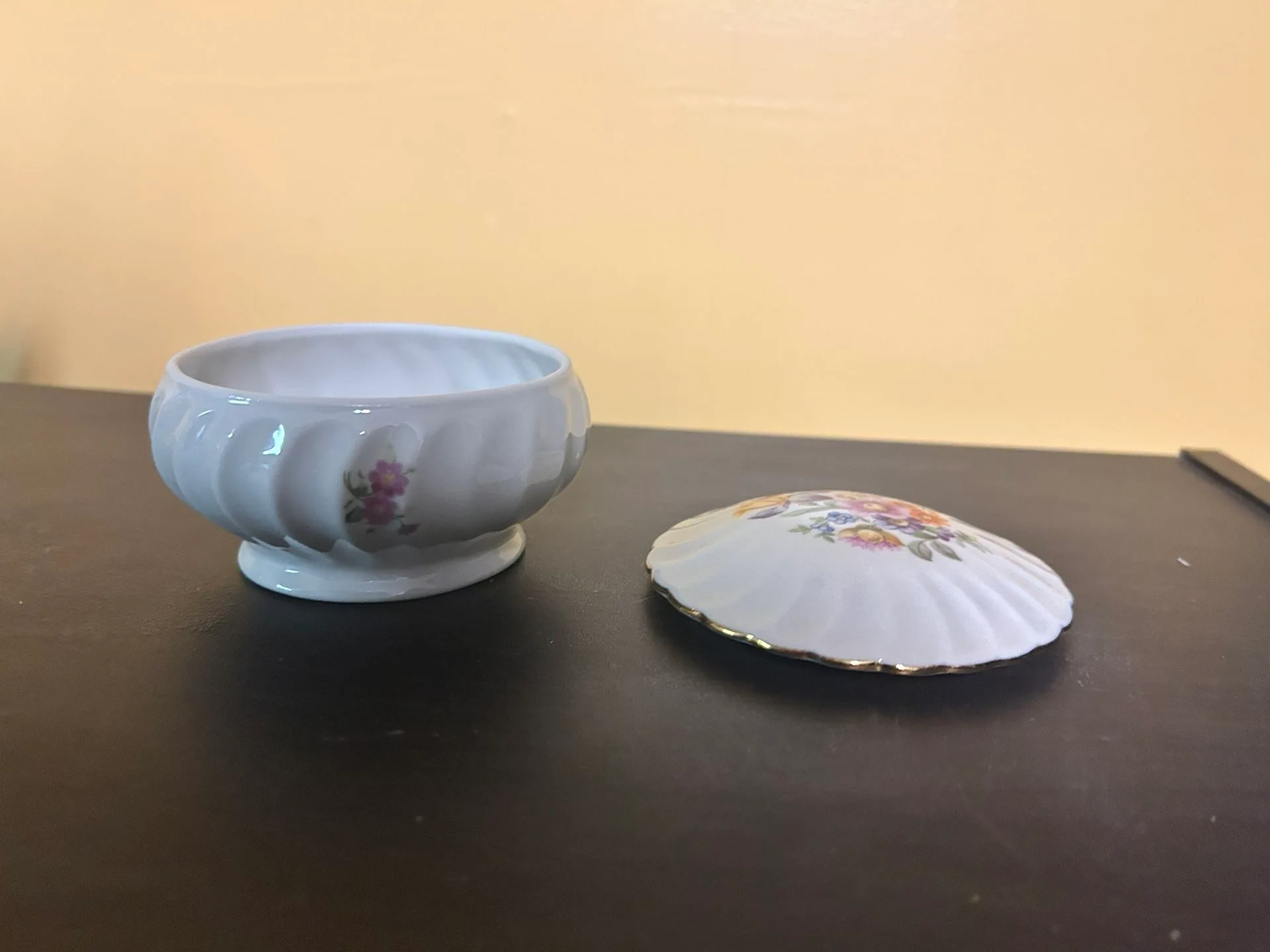 Vintage Floral Trinket Box image indicator(2)