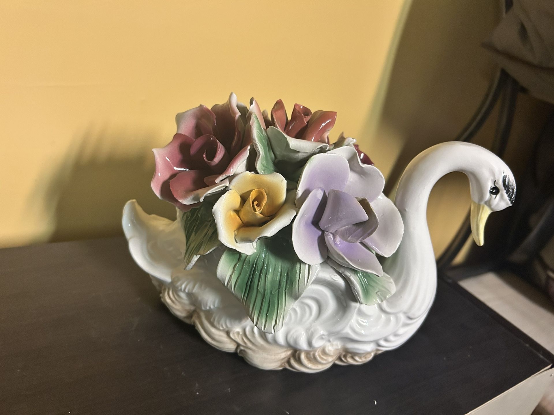 Capodimonte Italian Porcelain Swan Figurine - photo 3