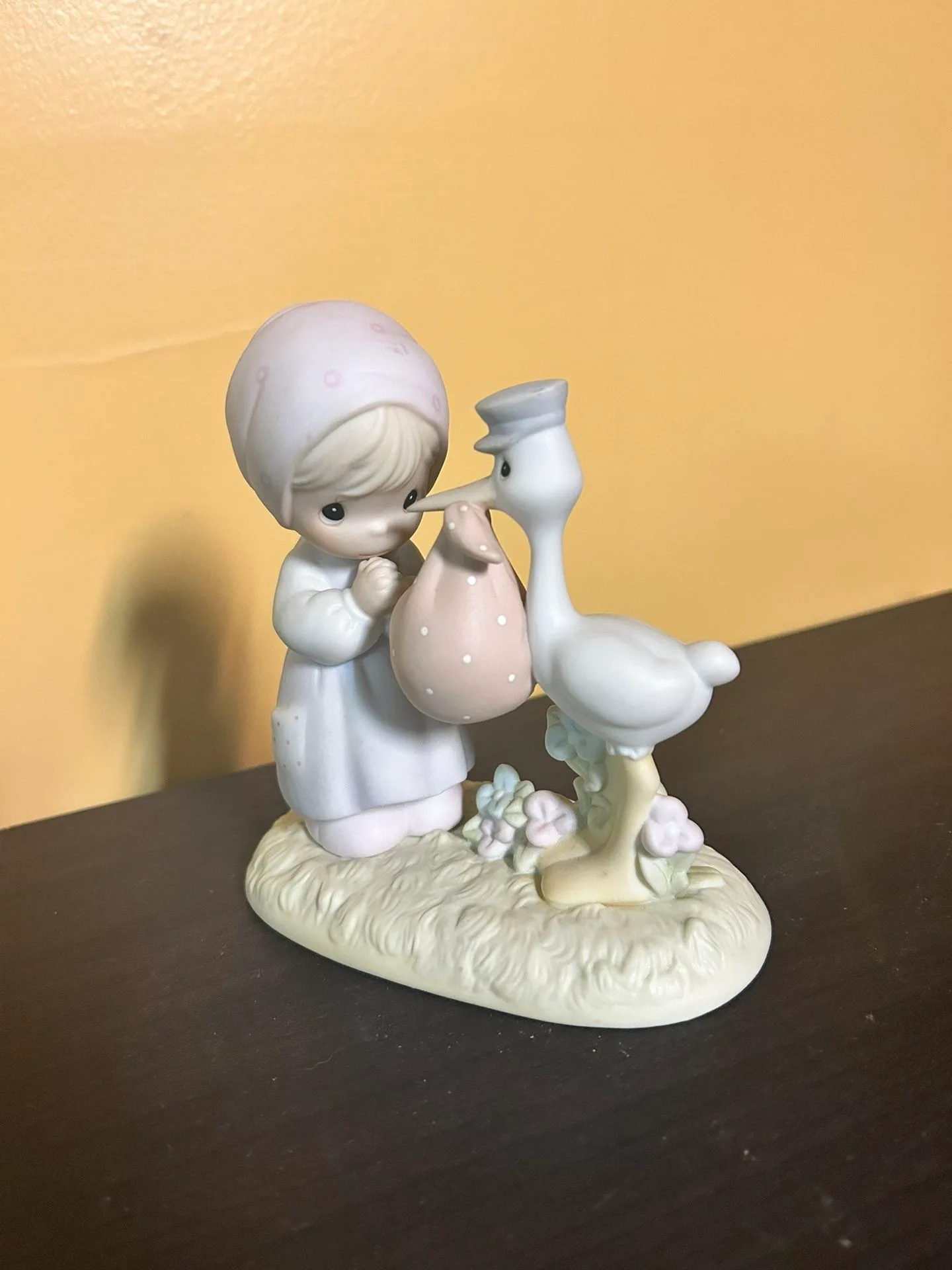 Precious Moments “Joy On Arrival” Figurine image indicator(2)