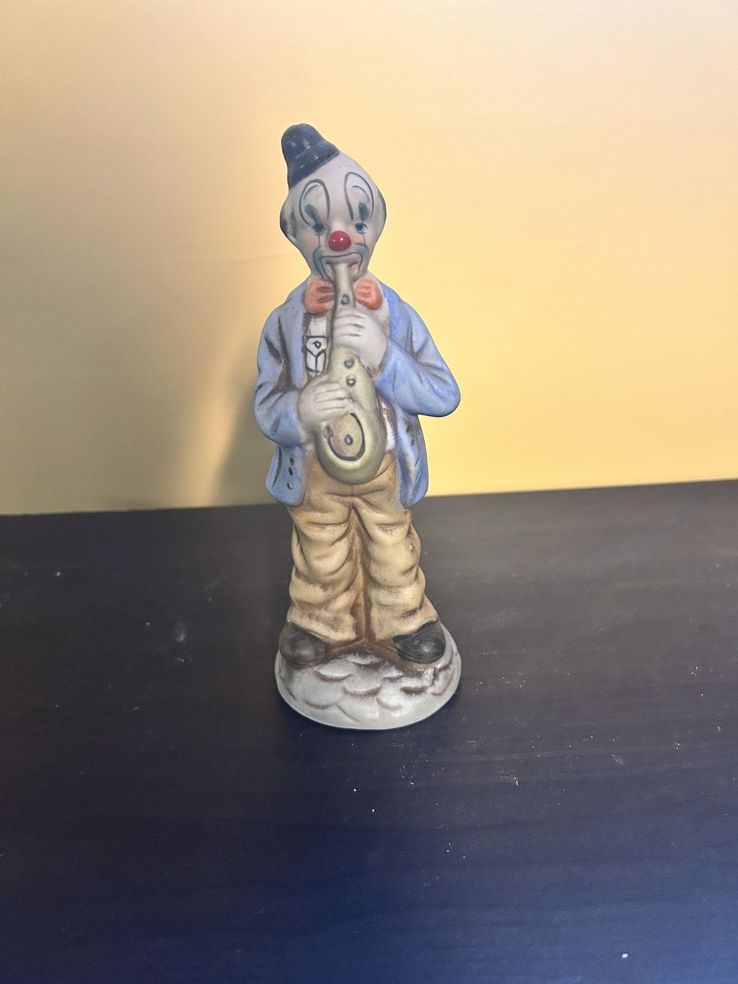 Vintage Clown Saxophone Player Figurine - photo 3