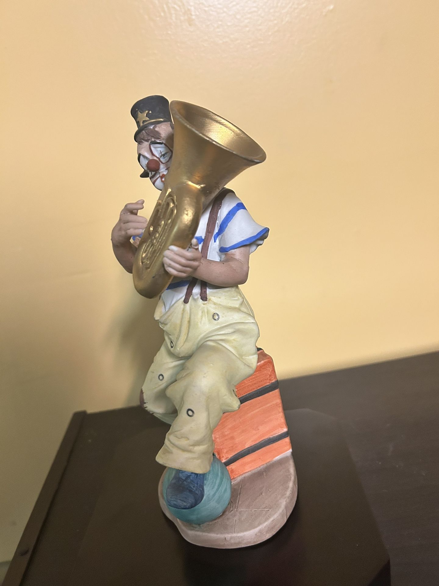 Vintage Porcelain Clown Musician Figurine - photo 3