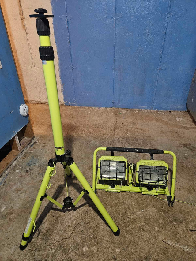 Ryobi Work Light [Needs new bulbs]