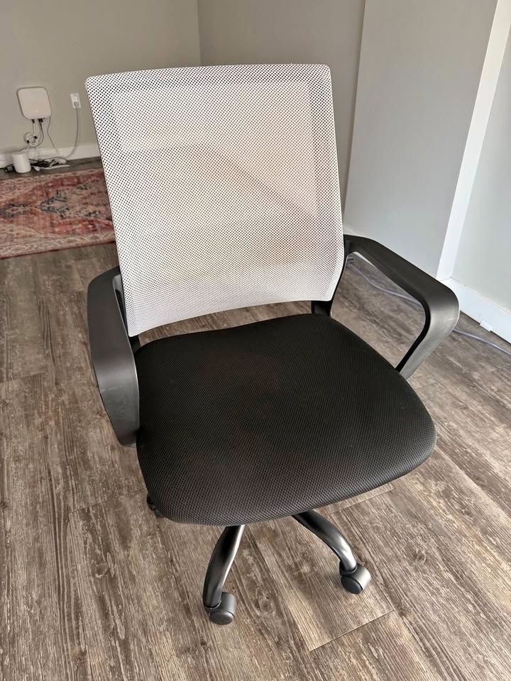 Comfortable Black Office Chair – Great Condition