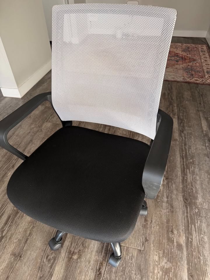 Comfortable Black Office Chair – Great Condition - photo 2
