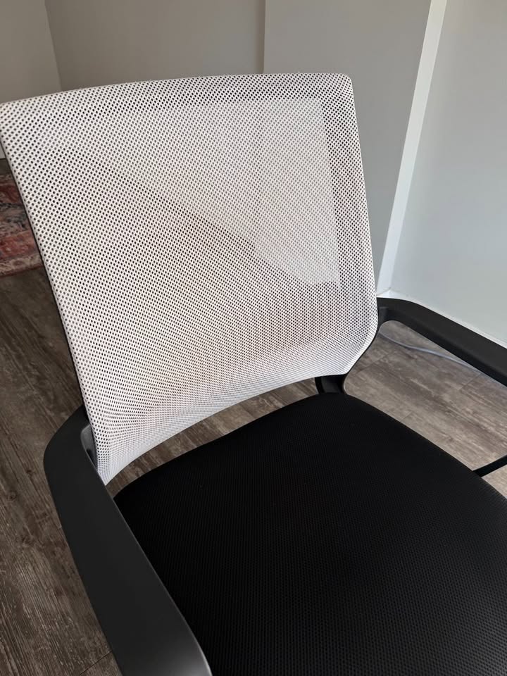 Comfortable Black Office Chair – Great Condition - photo 3