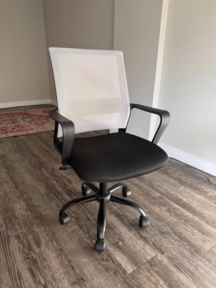 Comfortable Black Office Chair – Great Condition - photo 4