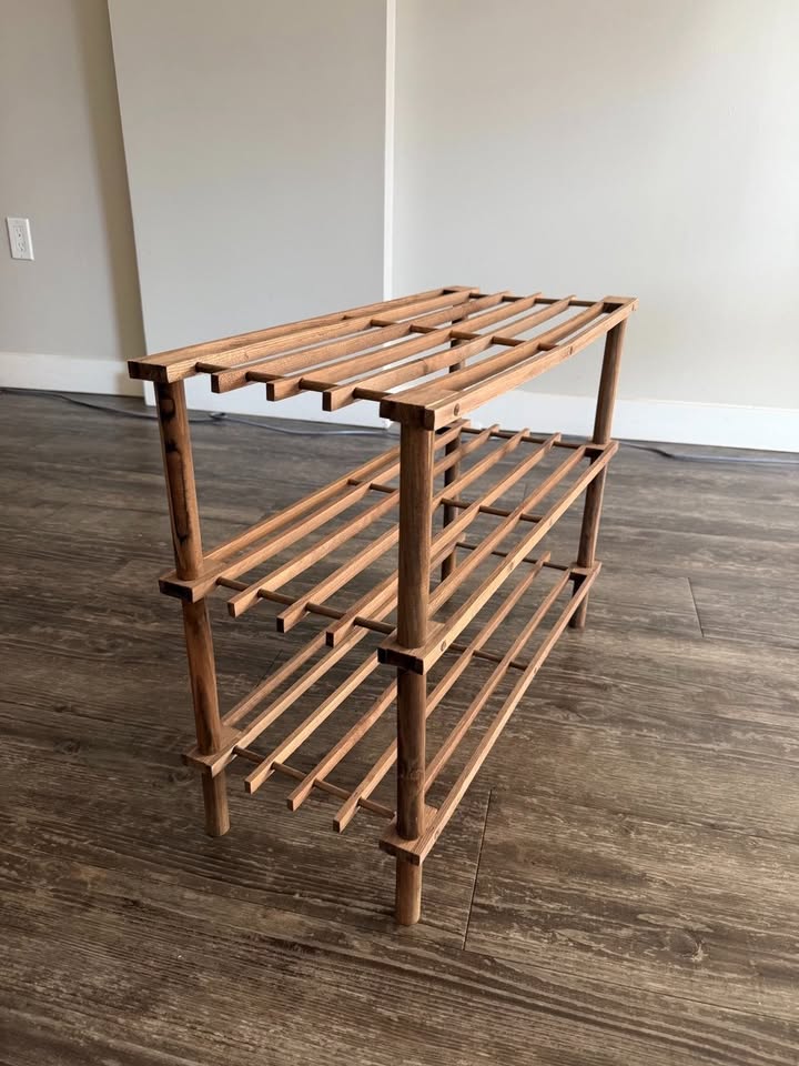 Wooden Shoe Rack / Small Shelf – Great Condition - photo 2