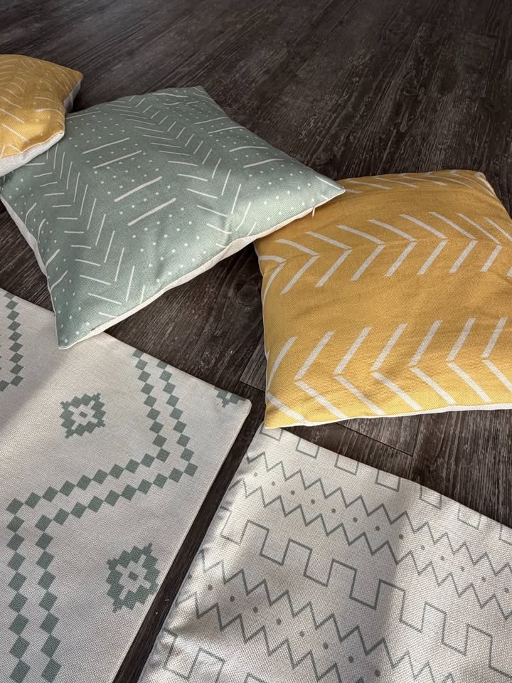 Set of 4 Cushions with 8 Covers – All for $15 - photo 2
