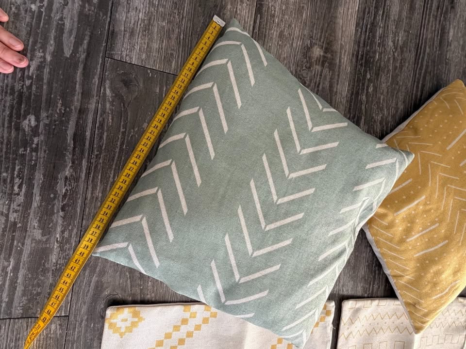 Set of 4 Cushions with 8 Covers – All for $15 - photo 4