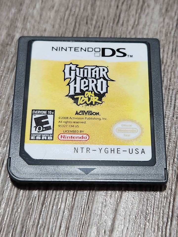 🎸 Guitar Hero: On Tour (Nintendo DS) w/ Grip - photo 2