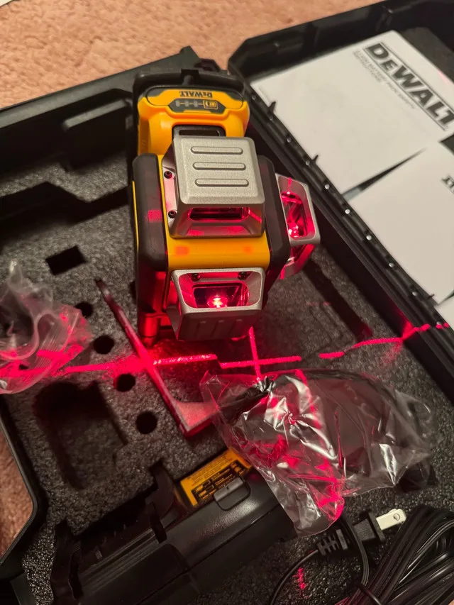 DEWALT DCE089D1R 3Line Laser (NEW) image indicator(4)