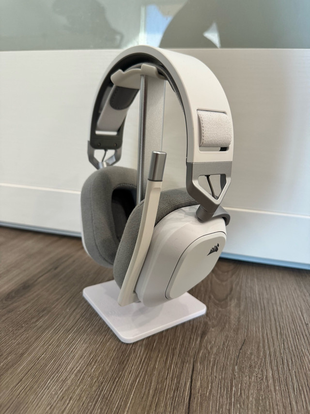 Corsair HS80 Max Wireless Gaming Headset (with stand)
