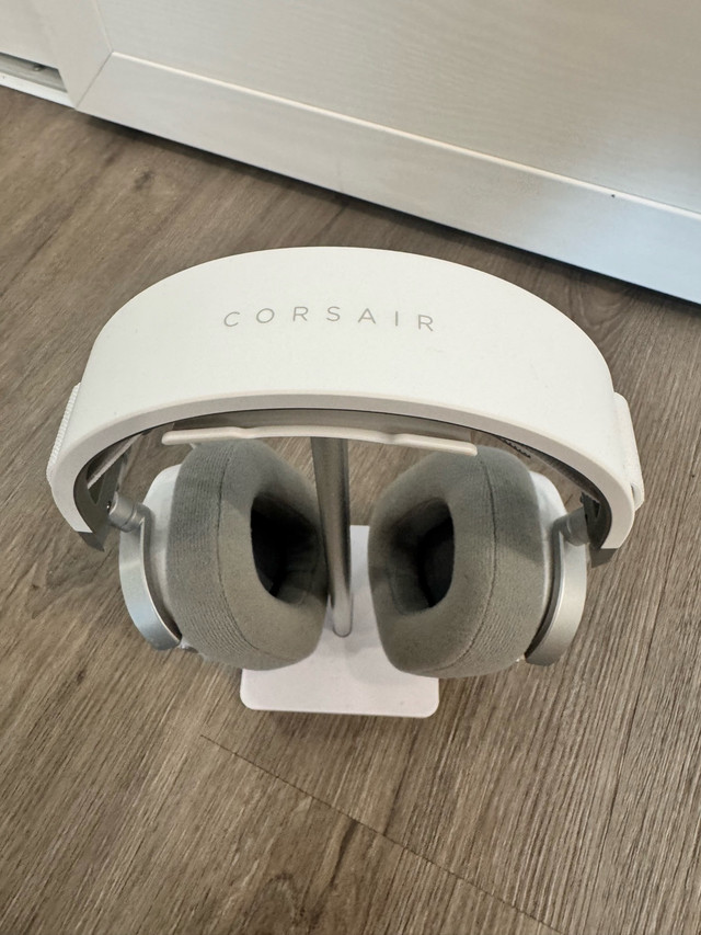 Corsair HS80 Max Wireless Gaming Headset (with stand) - photo 3