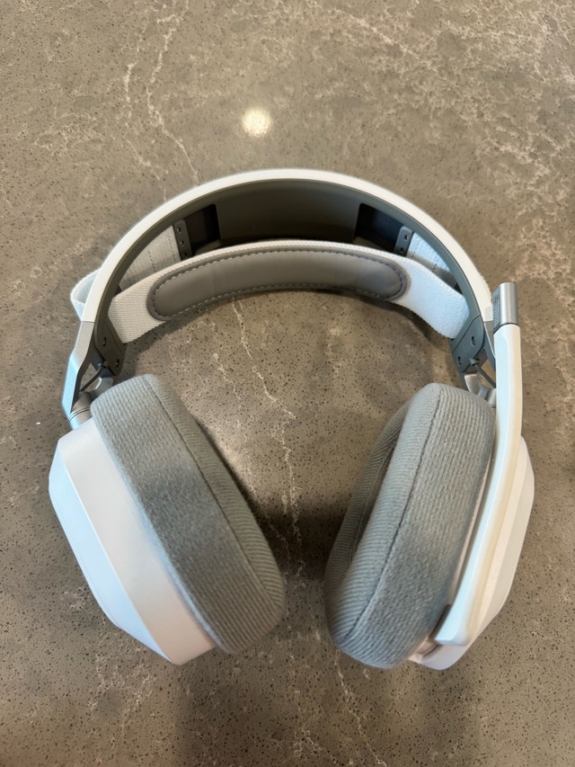 Corsair HS80 Max Wireless Gaming Headset (with stand) - photo 4