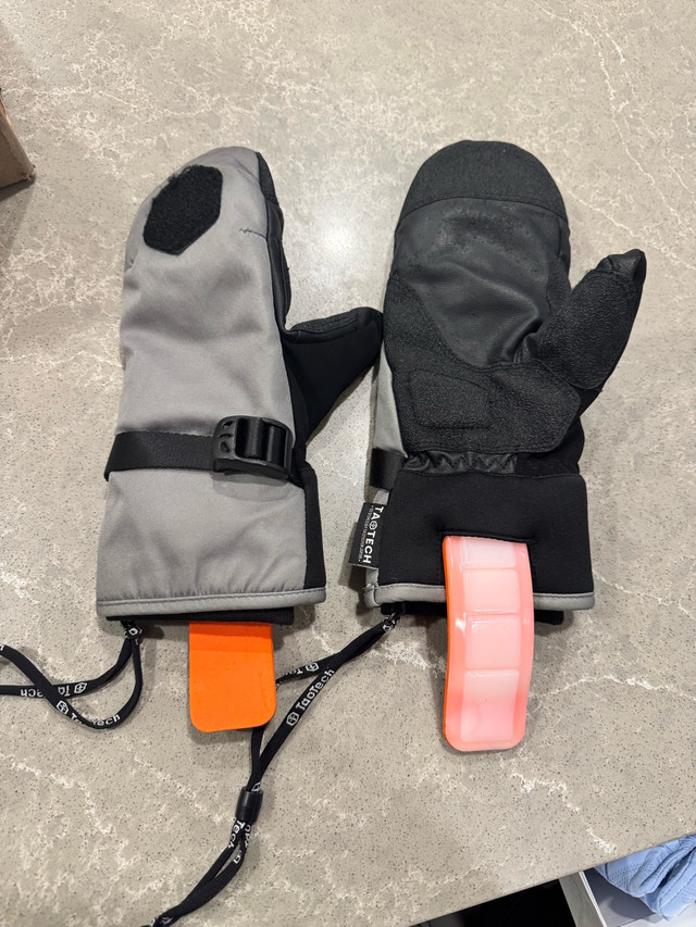 Ski/Snowboarding Mittens with Wristguards