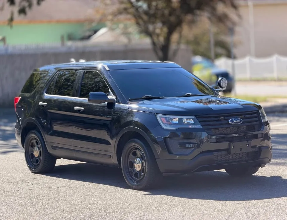 2018 Ford Explorer · Sport Utility 4D image indicator(2)