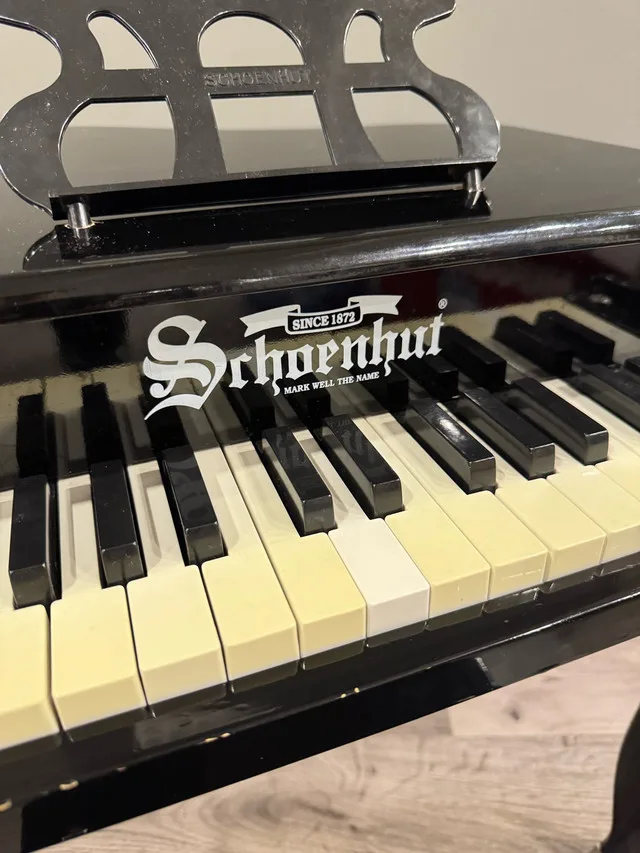 Schoenhut Piano image indicator(2)