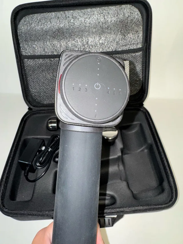 Top quality massage gun with carrying case image indicator(4)