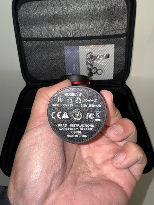 Top quality massage gun with carrying case image indicator(6)