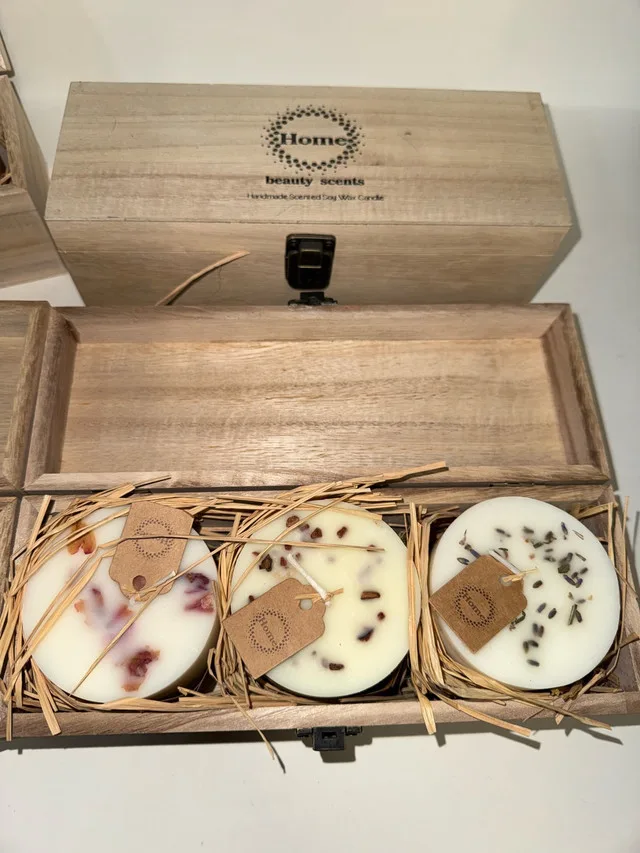 Assorted candles in wooden case set of 4 image indicator(4)