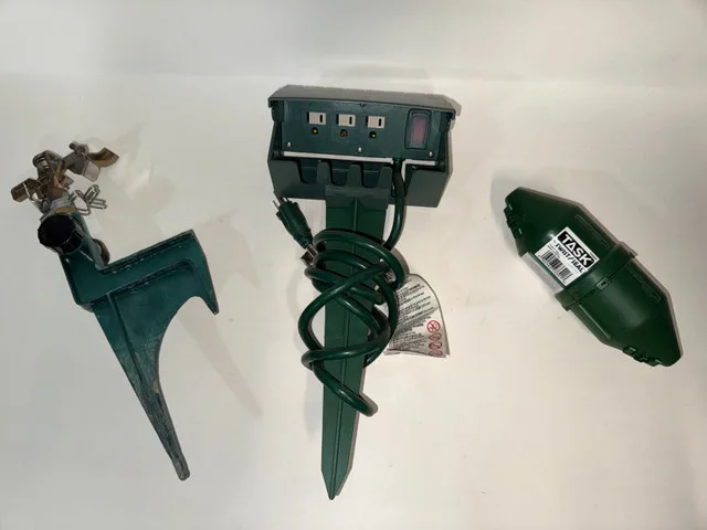 Assorted garden accessories thumbnail
